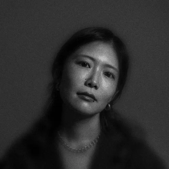 本名 静菜 のプロフィール画像 (バストアップ)